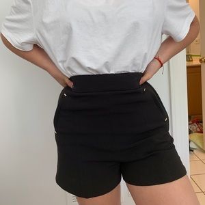 Black high waisted shorts - H&M